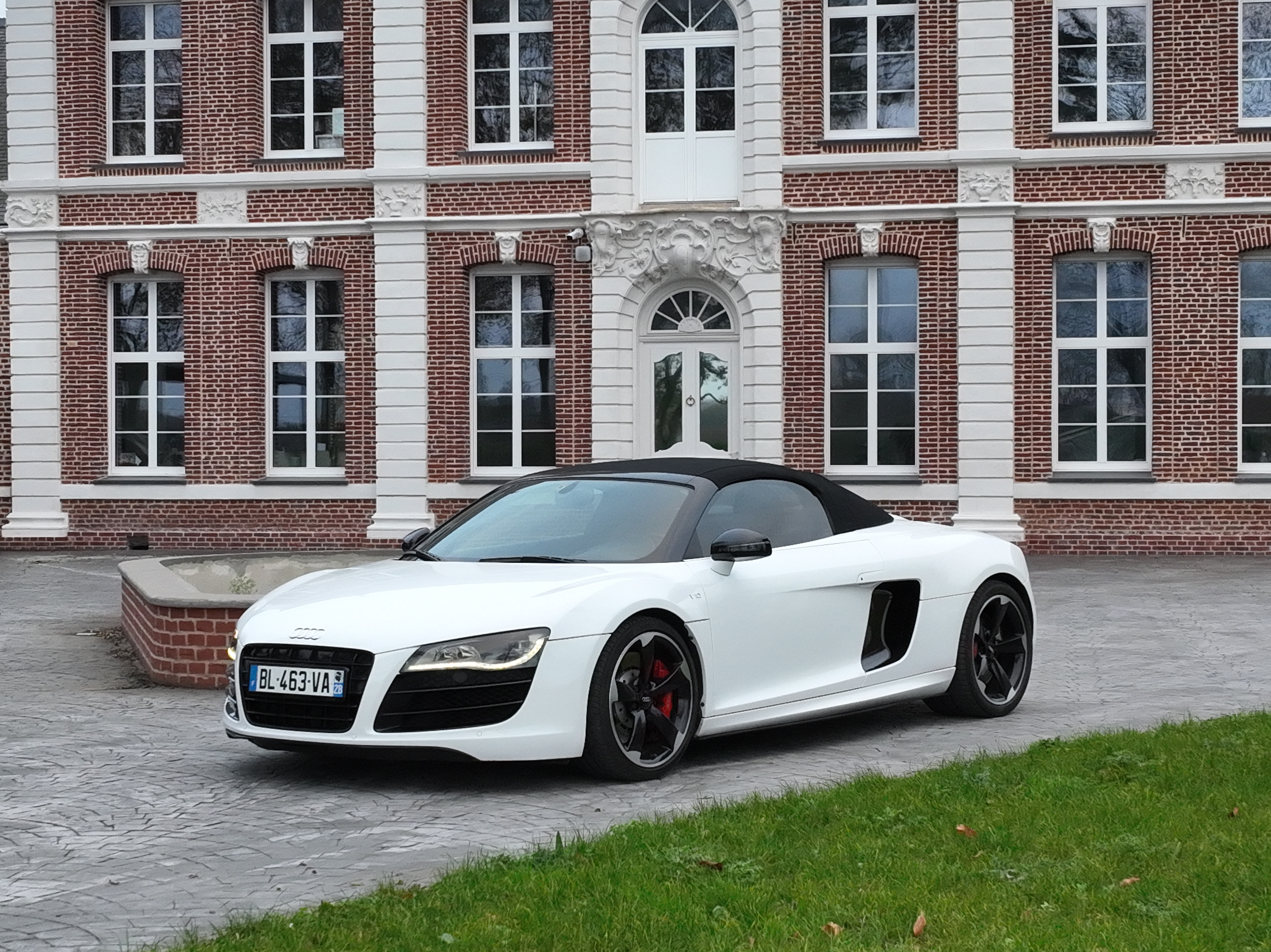 Reportage vidéo de présentation d’une Audi R8 dans un domaine d’exception